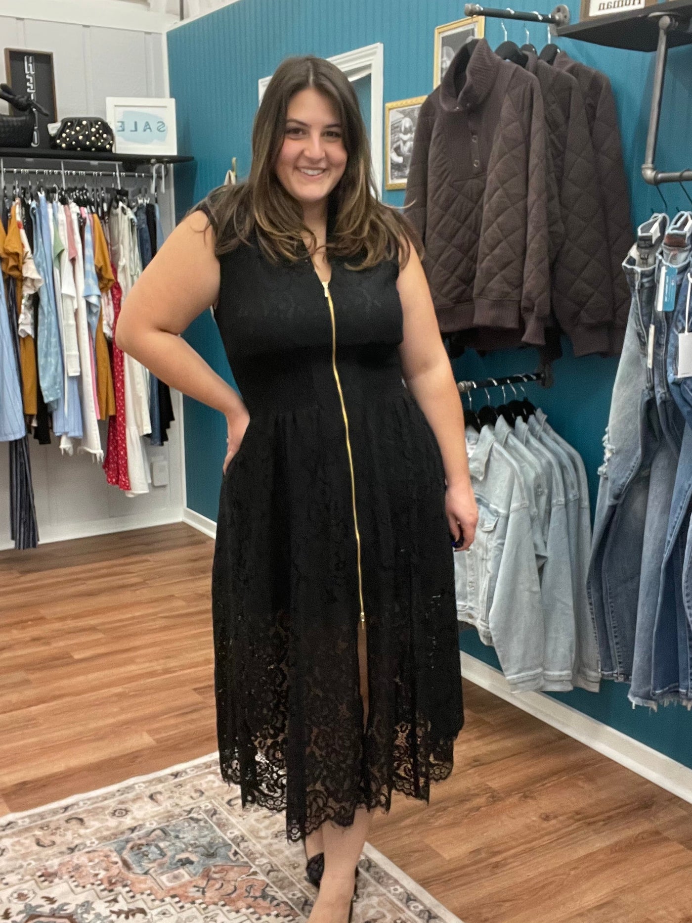 Lyndsey Sleeveless Lace Midi Dress