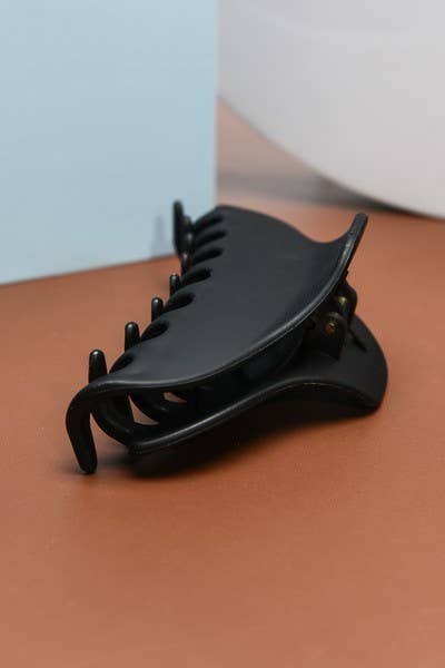 Carlie Oversized Curved Hair Claw Clip - Matte Finish
